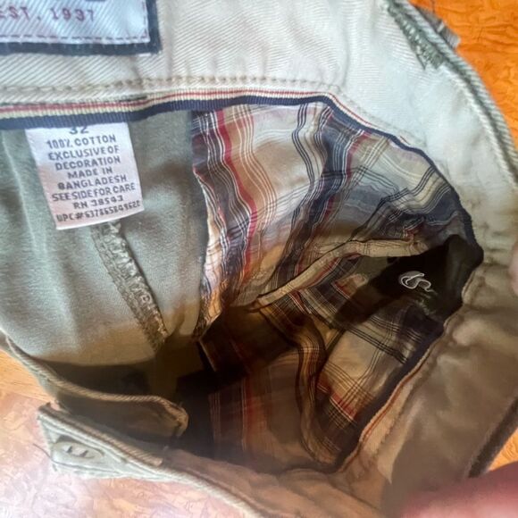 IZOD GREEN Cargo Short! - Picture 6 of 9